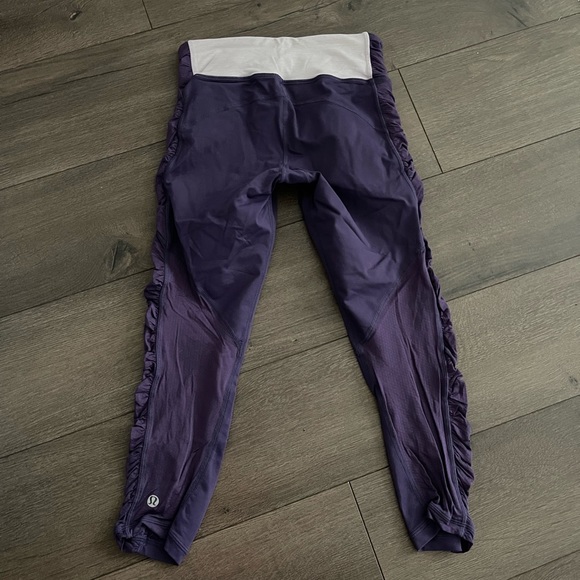 Lululemon Run: In The Sun Crop sz. 2 - Picture 9 of 9